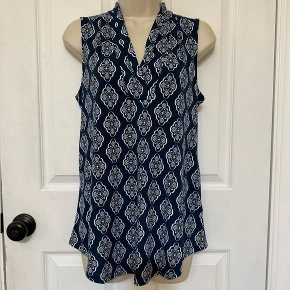 NWT Charter Club Navy Floral Sleeveless Blouse Size Small - Picture 3 of 5